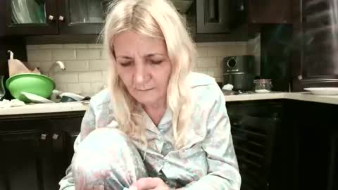 Snapshot of heyheygrey chatting on November 4, 2025, 5:50 am Heyheygrey online show from November 4, 2025, 5:50 am