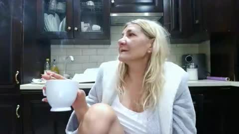 Snapshot of heyheygrey chatting on November 21, 2025, 5:39 am Heyheygrey online show from November 21, 2025, 5:39 am