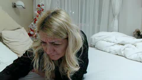 Snapshot of heyheygrey chatting on December 19, 2025, 4:14 pm Heyheygrey online show from December 19, 2025, 4:14 pm