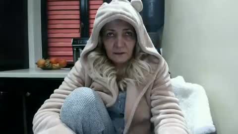 Snapshot of heyheygrey chatting on February 1, 2026, 12:59 pm Heyheygrey online show from February 1, 2026, 12:59 pm