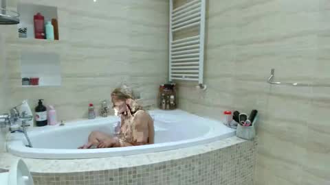 Snapshot of heyheygrey chatting on February 12, 2026, 12:16 am Heyheygrey online show from February 12, 2026, 12:16 am