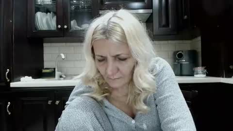 Snapshot of heyheygrey chatting on February 25, 2026, 5:22 pm Heyheygrey online show from February 25, 2026, 5:22 pm