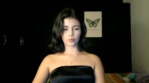 Snapshot of heyits_mia chatting on June 17, 2026, 12:02 am heyits_mia online show from June 17, 2026, 12:02 am