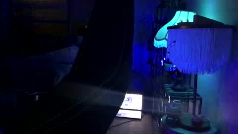 FlexieFae online show from December 4, 2024, 12:03 pm