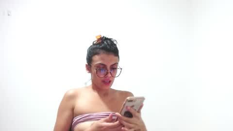 Snapshot of hhayek_eva7 chatting on February 27, 2025, 1:05 am Eva online show from February 27, 2025, 1:05 am