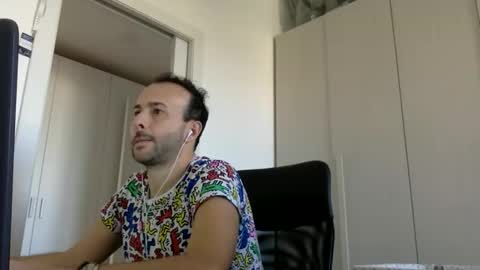 hhombre online show from November 3, 2025, 1:56 pm