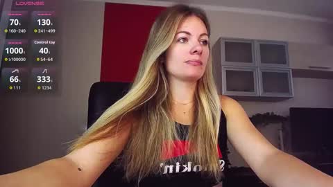 Lina online show from September 17, 2025, 8:38 am