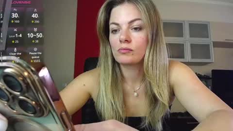 Lina online show from April 23, 2026, 12:29 pm