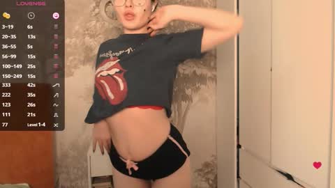 Snapshot of hiaru_cutie chatting on February 1, 2026, 5:50 am Hiaru online show from February 1, 2026, 5:50 am