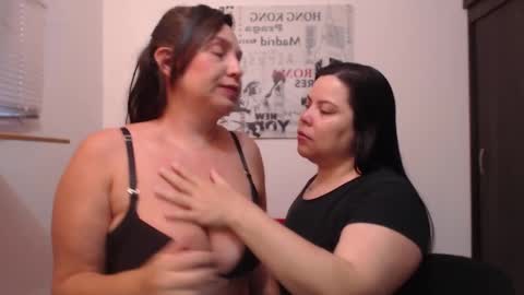 Snapshot of hidden_tinna chatting on October 9, 2025, 10:57 am Tinna online show from October 9, 2025, 10:57 am