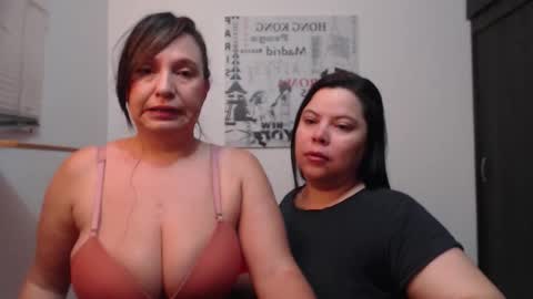 Snapshot of hidden_tinna chatting on October 29, 2025, 10:39 am Tinna online show from October 29, 2025, 10:39 am