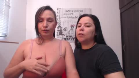 Snapshot of hidden_tinna chatting on July 30, 2026, 3:22 pm Tinna online show from July 30, 2026, 3:22 pm