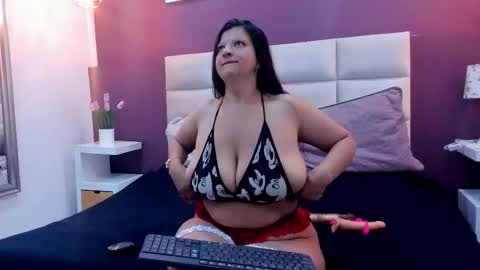 Snapshot of hiddenlust_ chatting on November 18, 2025, 12:20 pm Hidden online show from November 18, 2025, 12:20 pm