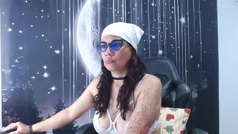 Snapshot of hikaryfire chatting on May 4, 2026, 12:01 pm hikaryfire online show from May 4, 2026, 12:01 pm
