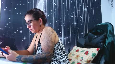 Snapshot of hikaryfire chatting on May 27, 2026, 1:57 am hikaryfire online show from May 27, 2026, 1:57 am