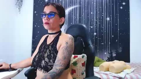 Snapshot of hikaryfire chatting on July 20, 2026, 1:35 pm hikaryfire online show from July 20, 2026, 1:35 pm