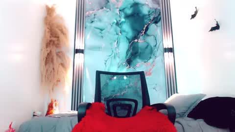 Hilary Avilan online show from September 12, 2025, 7:14 pm