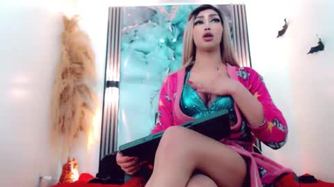 Hilary Avilan online show from September 22, 2025, 7:05 pm