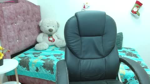 H I L A R Y online show from December 30, 2024, 7:42 pm