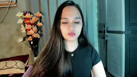 hilarymolly online show from March 3, 2026, 10:59 pm