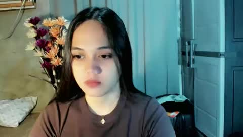 hilarymolly online show from April 27, 2026, 8:34 am