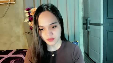 Snapshot of hilarymolly chatting on May 10, 2026, 5:51 pm hilarymolly online show from May 10, 2026, 5:51 pm