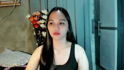 Snapshot of hilarymolly chatting on June 2, 2026, 5:37 pm hilarymolly online show from June 2, 2026, 5:37 pm