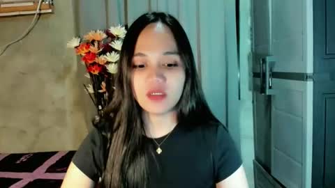 Snapshot of hilarymolly chatting on June 4, 2026, 6:14 pm hilarymolly online show from June 4, 2026, 6:14 pm