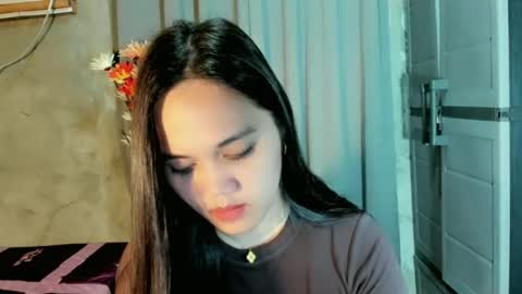 hilarymolly online show from June 19, 2026, 6:56 pm