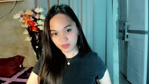 hilarymolly online show from July 14, 2026, 2:05 am