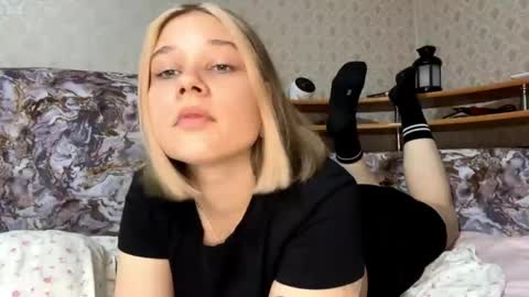Snapshot of hildeconery chatting on May 10, 2026, 3:06 pm Julia online show from May 10, 2026, 3:06 pm