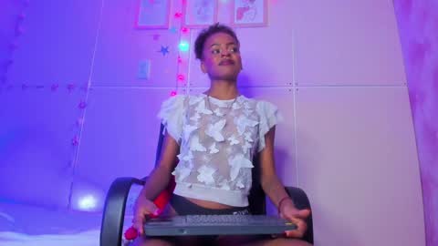 Snapshot of hillary_banks__ chatting on December 21, 2024, 7:24 am Hillary online show from December 21, 2024, 7:24 am