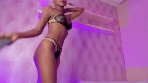 Snapshot of hillary_banks__ chatting on February 20, 2025, 8:50 am Hillary online show from February 20, 2025, 8:50 am