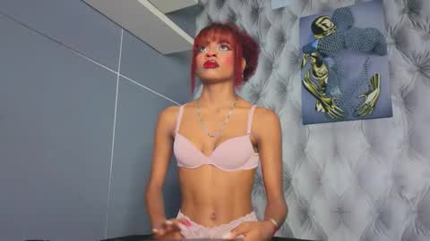 Snapshot of hillary_banks__ chatting on September 18, 2025, 6:04 am Hillary online show from September 18, 2025, 6:04 am