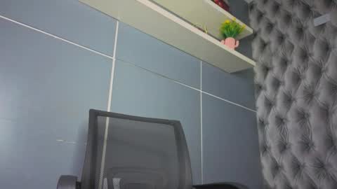 Snapshot of hillary_banks__ chatting on November 19, 2025, 4:34 am Hillary online show from November 19, 2025, 4:34 am