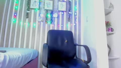 Snapshot of hillary_banks__ chatting on December 13, 2025, 10:26 pm Hillary online show from December 13, 2025, 10:26 pm