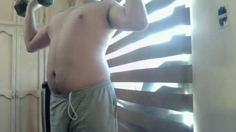 Snapshot of himbo_fox chatting on June 11, 2026, 9:02 pm Himbo fox online show from June 11, 2026, 9:02 pm