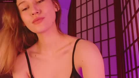 Hina online show from December 25, 2024, 1:51 pm