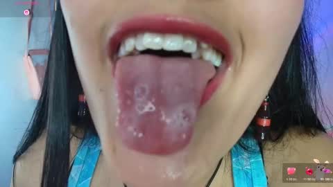 hinata online show from November 3, 2025, 8:54 pm