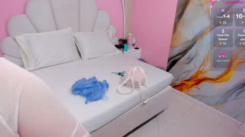 hinata_dolly online show from April 25, 2026, 11:02 am