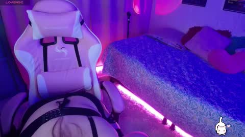 Snapshot of hinata_te3n chatting on September 23, 2025, 7:44 am violet moon online show from September 23, 2025, 7:44 am