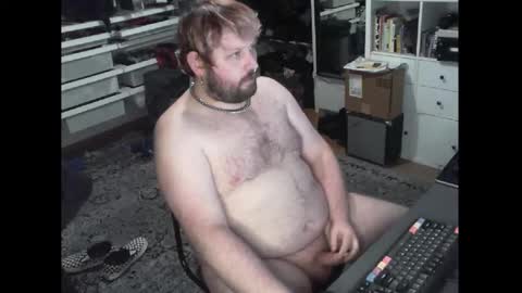 hipguy91 online show from December 17, 2025, 5:24 am