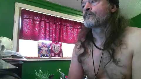 hippiedad333 online show from April 25, 2026, 1:36 pm