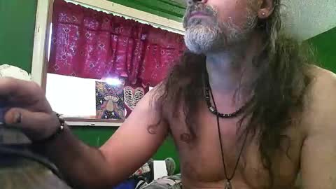 hippiedad333 online show from April 30, 2026, 11:42 pm