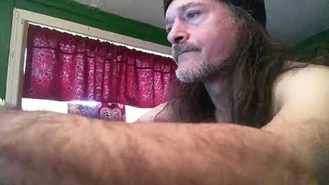 hippiedad333 online show from May 1, 2026, 11:20 pm