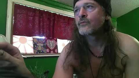 Snapshot of hippiedad333 chatting on May 5, 2026, 10:18 pm hippiedad333 online show from May 5, 2026, 10:18 pm
