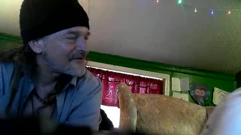 Snapshot of hippiedad333 chatting on May 8, 2026, 10:59 pm hippiedad333 online show from May 8, 2026, 10:59 pm
