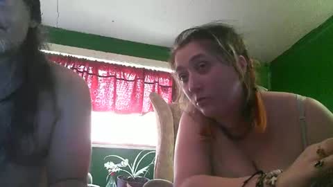Snapshot of hippiedad333 chatting on May 9, 2026, 5:51 pm hippiedad333 online show from May 9, 2026, 5:51 pm