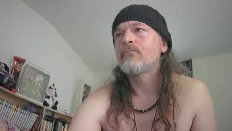 Snapshot of hippiedad333 chatting on May 17, 2026, 4:58 pm hippiedad333 online show from May 17, 2026, 4:58 pm