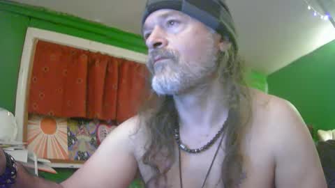 Snapshot of hippiedad333 chatting on May 28, 2026, 6:21 am hippiedad333 online show from May 28, 2026, 6:21 am